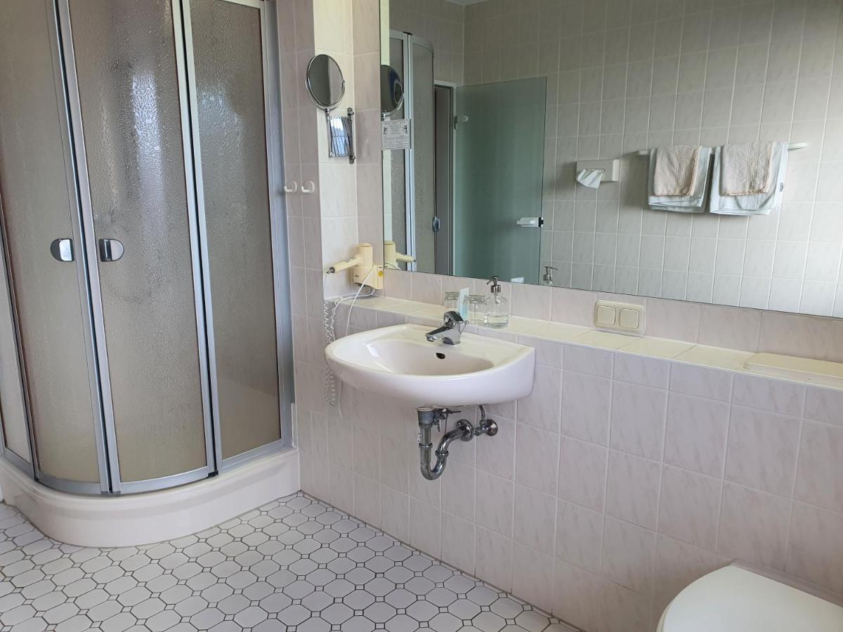 Hotel Pension Stoertebeker Biendorf エクステリア 写真